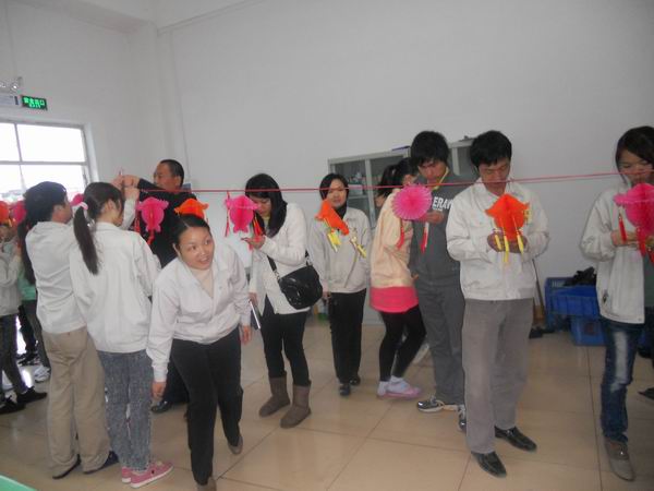 Guessing lantern riddles in Lantern Festival